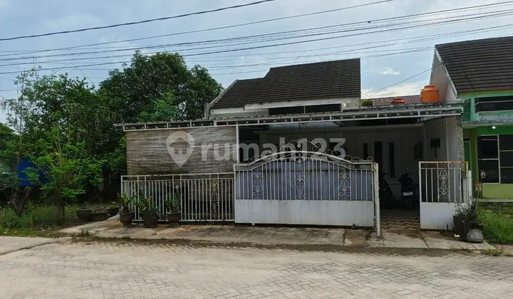 Rumah Terawat Dijual di Ranomeeto Siap huni