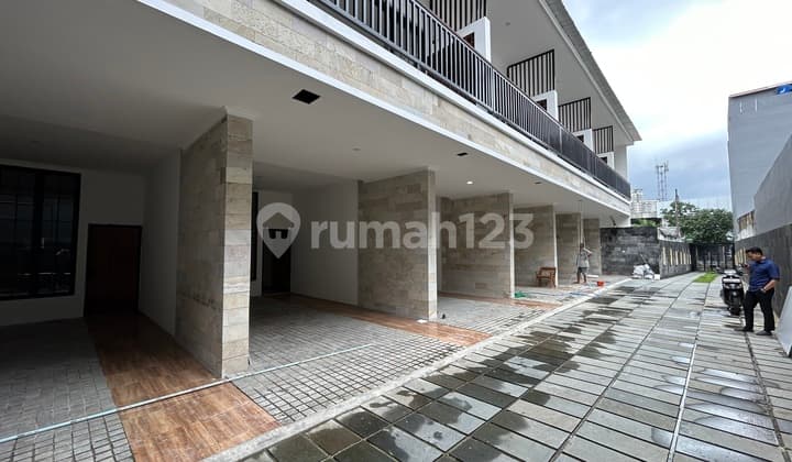 Rumah di Tebet Dalam Komplek Cluster Townhouse, Akses Jalan 2 Mobil