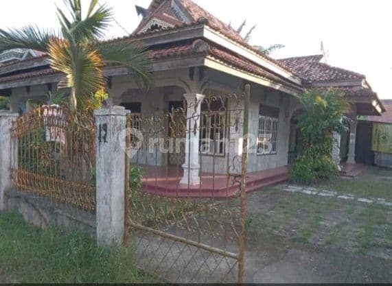 Rumah Di Jalan Utama Kota Jambi