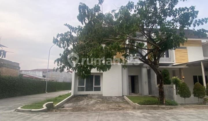 Rumah Tinggal Komplek Halton Place Blok G