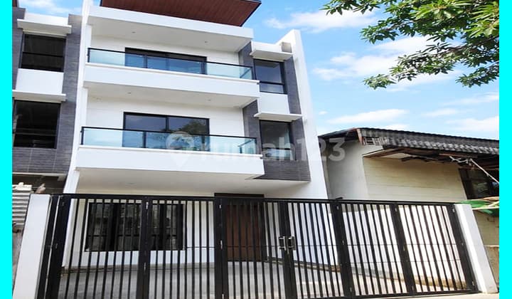 Chandra Rumah Baru Ukuran 5X15m di Komplek Taman Ratu