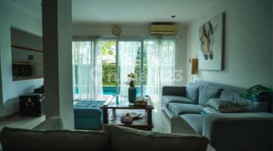 Rumah Minimalis Dilengkapi Kolam Renang Dalam Komplek Perumahan