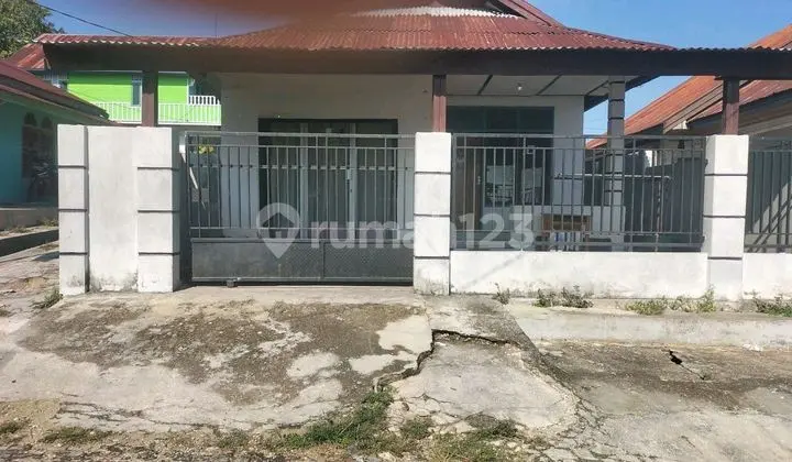 Dijual Cepat Rumah Depan Jalan. Ada Tempat Usaha Di Depan Jalan