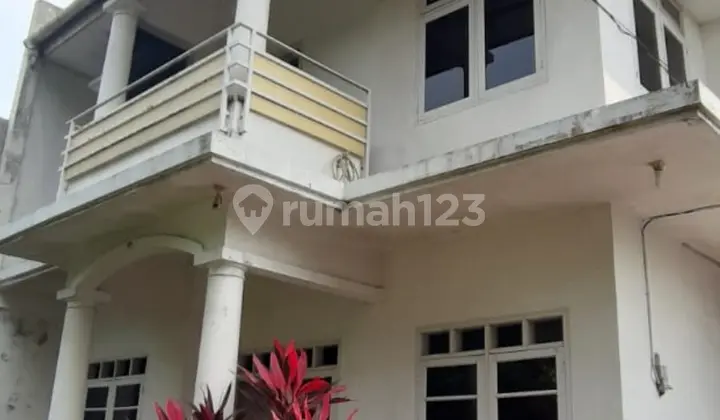 tampak depan rumah hoek murah siap huni