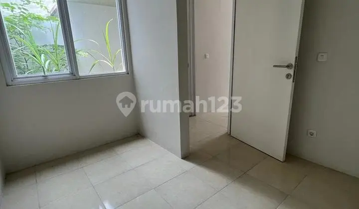 kamar tidur rumah baru unfurnished di kana