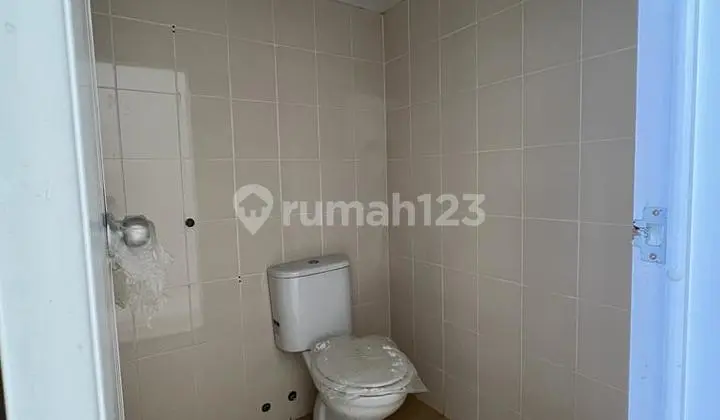 kamar mandi rumah baru unfurnished di kana