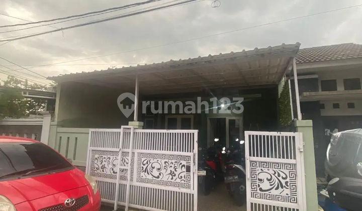 tampak depan rumah shm strategis 5 menit