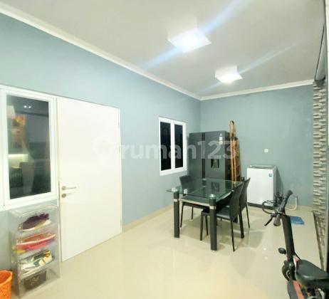 ruang makan rumah 2 lantai kana park,