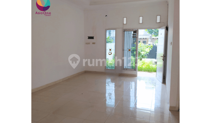 ruang tamu rumah rapi dan nyaman shm