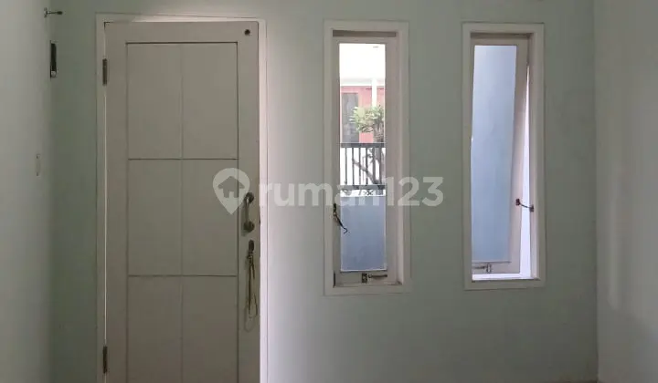 ruang keluarga rumah di cikeas gardenia bebas