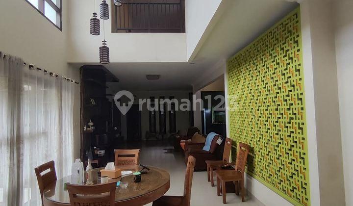 ruang makan rumah mewah 2 lantai hook