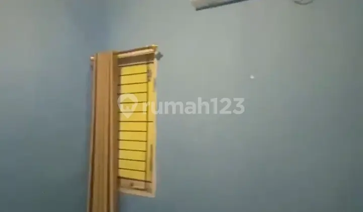 kamar tidur rumah bagus shm di perumahan