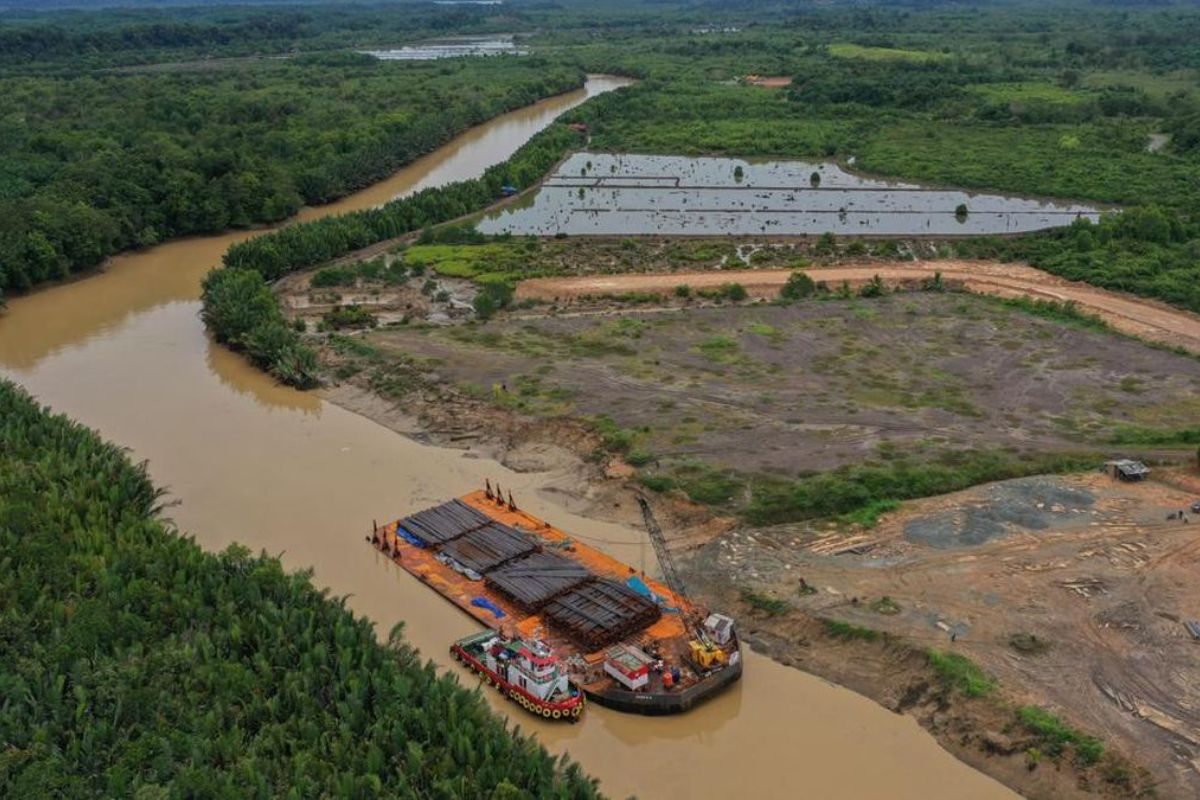 Proses pengiriman logistik ke IKN