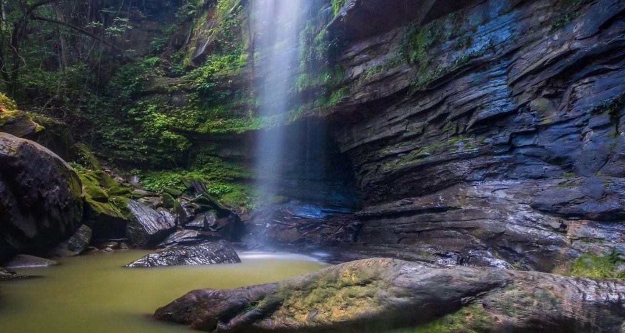 fakta menarik air terjun tembinus