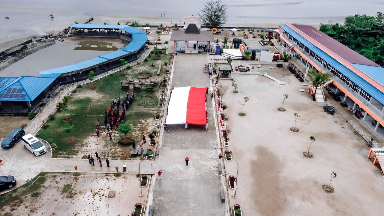 wisata pantai istana amal penajam