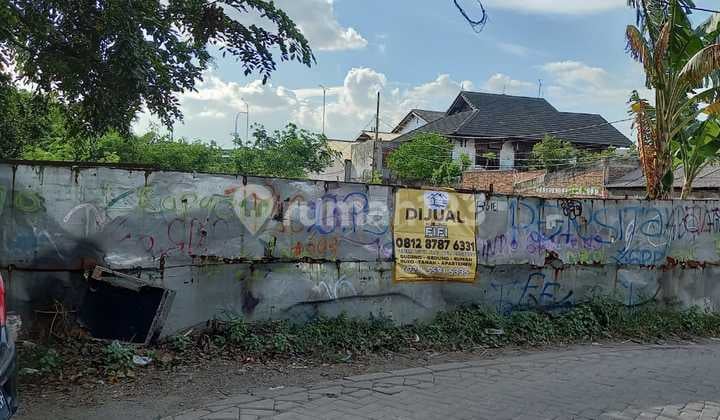 Solid land in Tangerang, high ground near toll road, corner position. Solid land in Tangerang, high ground near toll road, corner position.