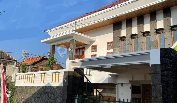 Rumah 2 Lantai dekat area kuliner dan komersial di sayap dago