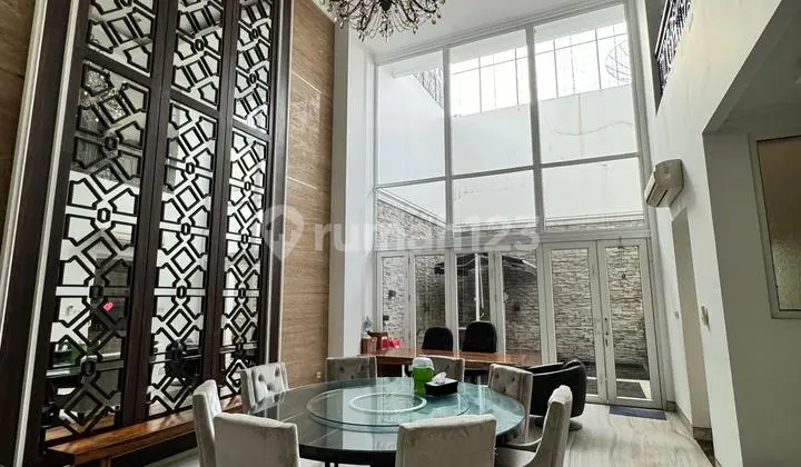 Turun Harga! Furnished Mewah Full Marmer Rumah 3,5 Lantai Uk 8X30 Layar Permai