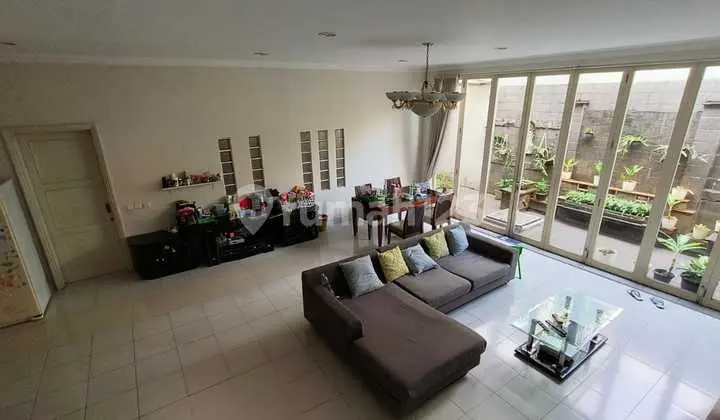 Rumah Rapi Siap Huni, Bangunan 300 M2 di P H G Gading Serpong