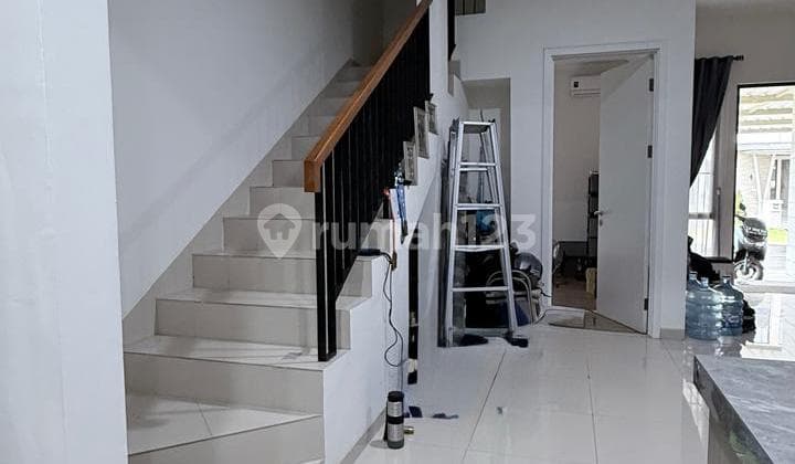 Dijual Cepat. Rumah 2 Lantai Perum Suvarna Sutra Cluster Bayu Tangerang