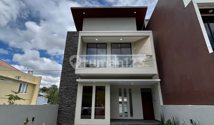 Rumah Baru Jadi Bagus dan Siap Huni SHM di Dago