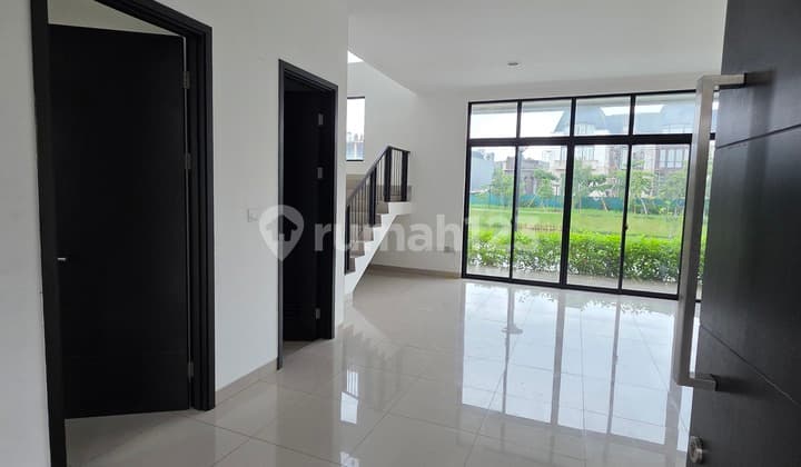 Rumah 2 Lantai di Pantai Indah Kapuk View Danau