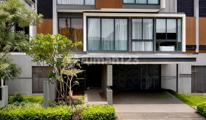 Rumah Kolam Renang dan Lift Pribadi Cluster Navapark BSD Tangerang