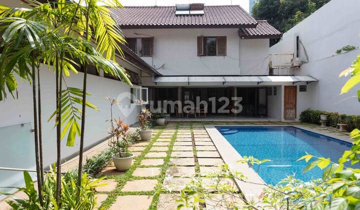 Turun Harga ! Dijual Siap Huni di Kebayoran Baru (Ak/Lp)