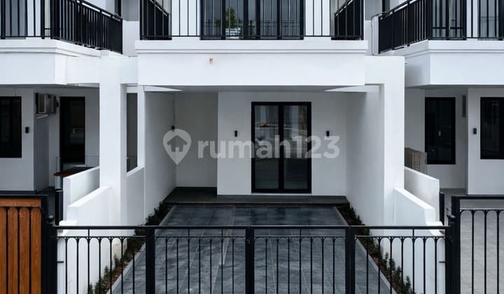 Rumah Mewah Lokasi Strategis Bintaro Sek 2