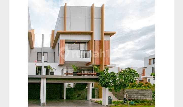 For Sale! Elite And Spacious House In BSD City Tangerang With 5 BR
