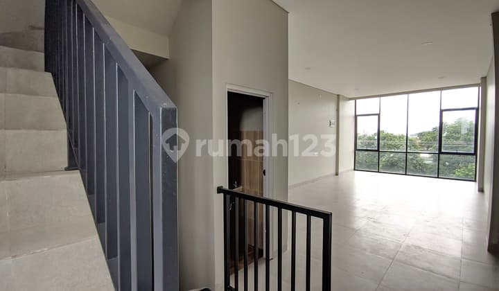 Ruko SIAP HUNI Hadap Jalan Raya, Parkiran Luas. Start 2,3 Man (Grand Centro Depok)