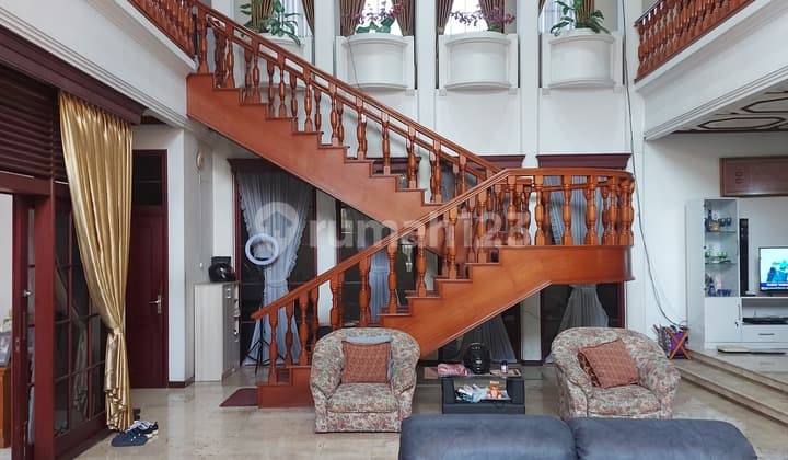 Rumah Luas Strategis Area Setiabudi Bandung Dekat Upi Nhi Unpas