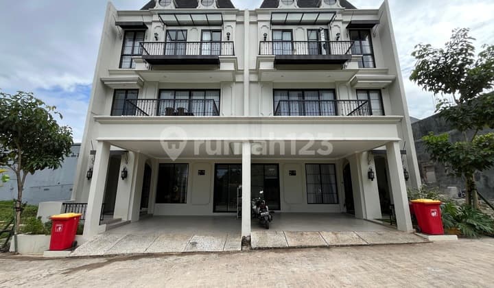 Rumah Baru 4 Lantai di Cilandak By Emporio Arsitek Dekat Tol KRL