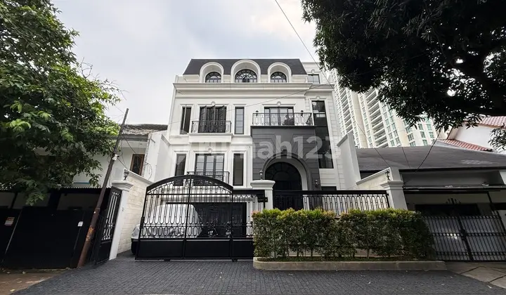 Rumah Mewah Murah di Kebayoran Baru 3 Lt Private Lift di Jual Bu