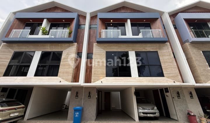 Hunian 3,5 Lantai Konsep Scandinavian Ala Apartement di Cilandak.