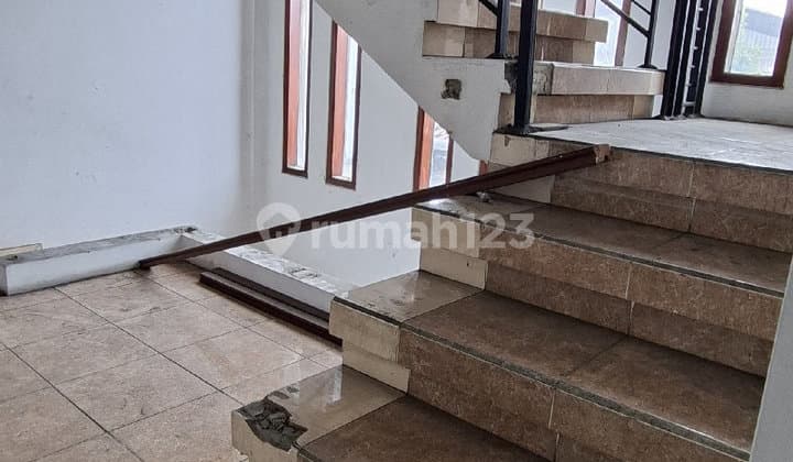 Di Jual Ex Gedung Kantor Sangat Setrategis di Tangerang Banten