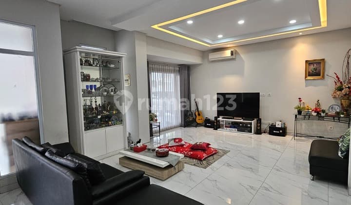 FOR SALE – Rumah Cantik Siap Huni di Greenlake City, Cluster Amerika Latin Boulevard – Cipondoh, Tangerang