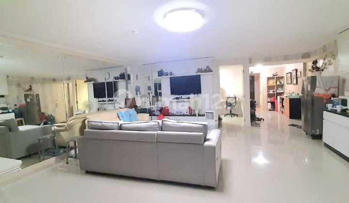 Apartemen Hook Unit Kelapa Gading - Full Furnish, View Pool & City, Tower B
