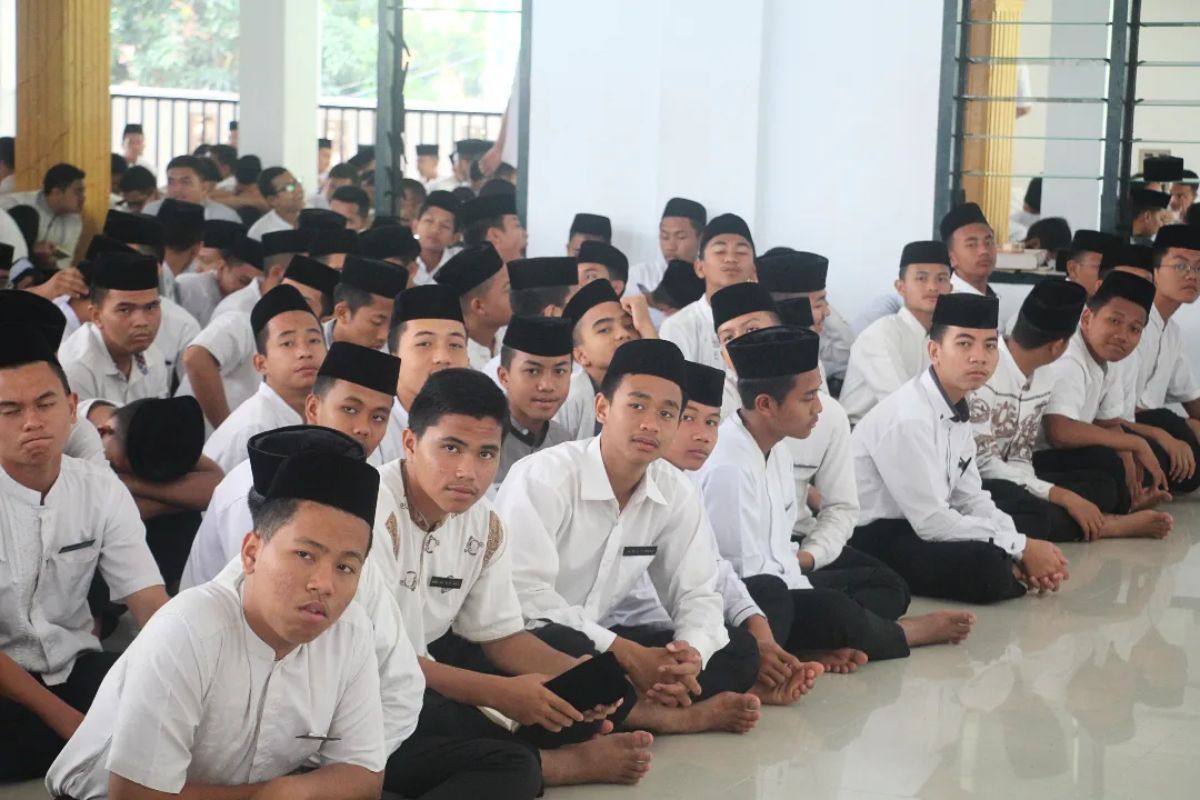 2. Pesantren Ar-Raudlatul Hasanah.jpg