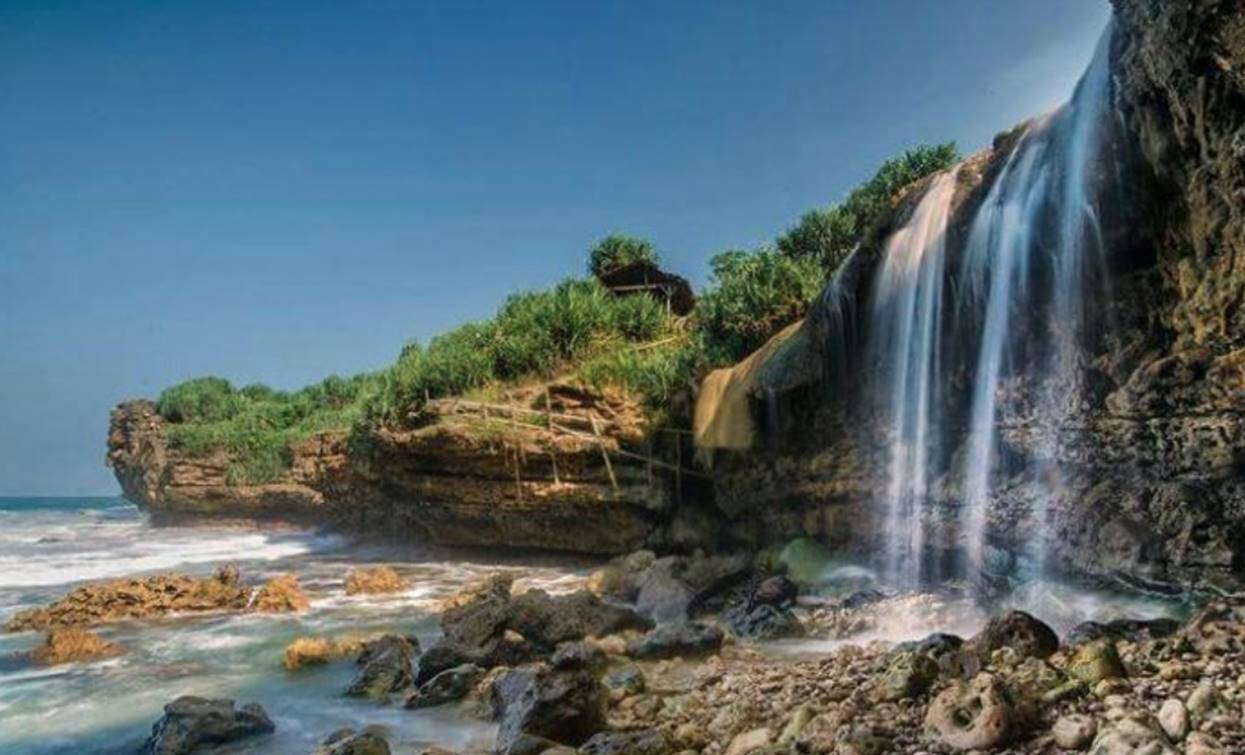 Air Terjun Pantai Jogan.jpg