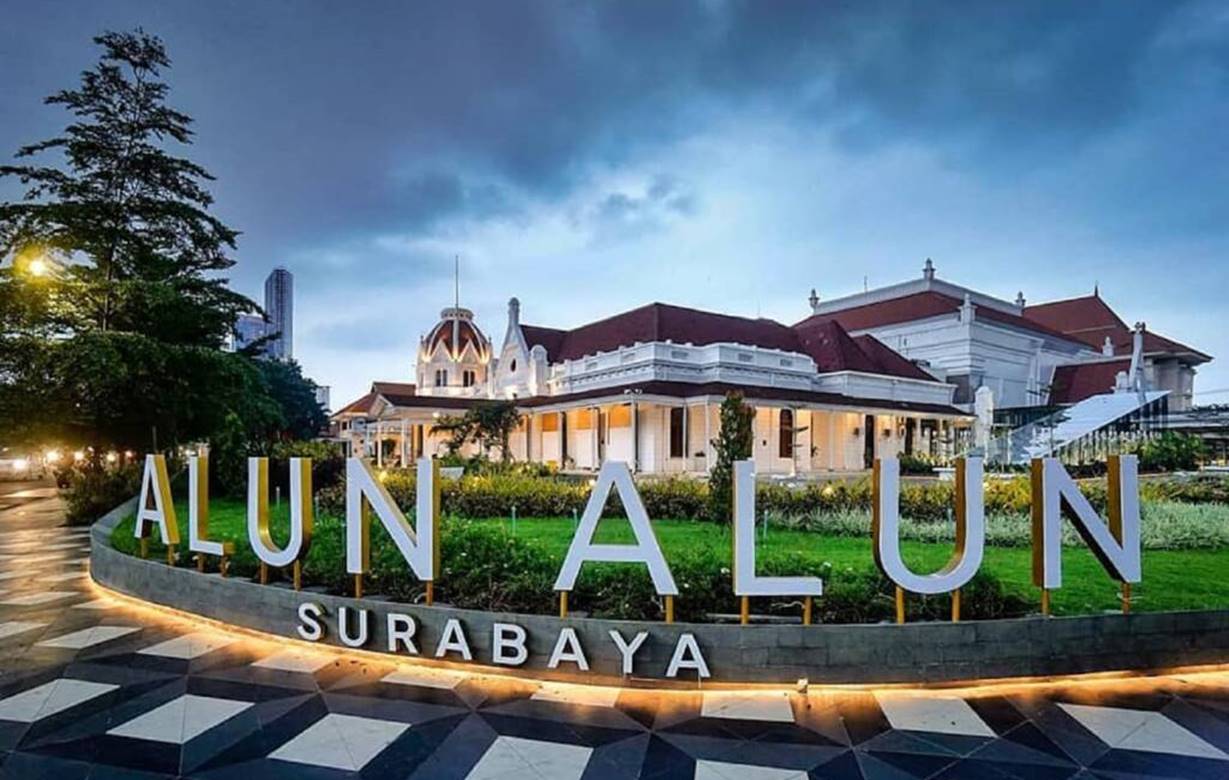 Alun-Alun Surabaya.jpg