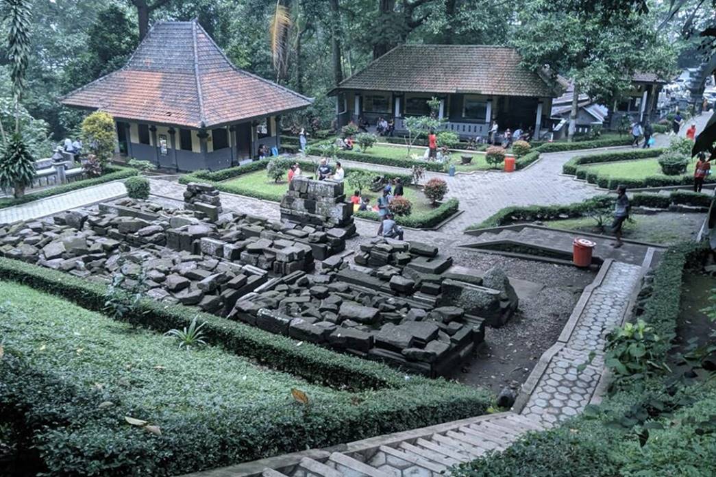 Arsitektur Candi Jolotundo Mojokerto.jpg