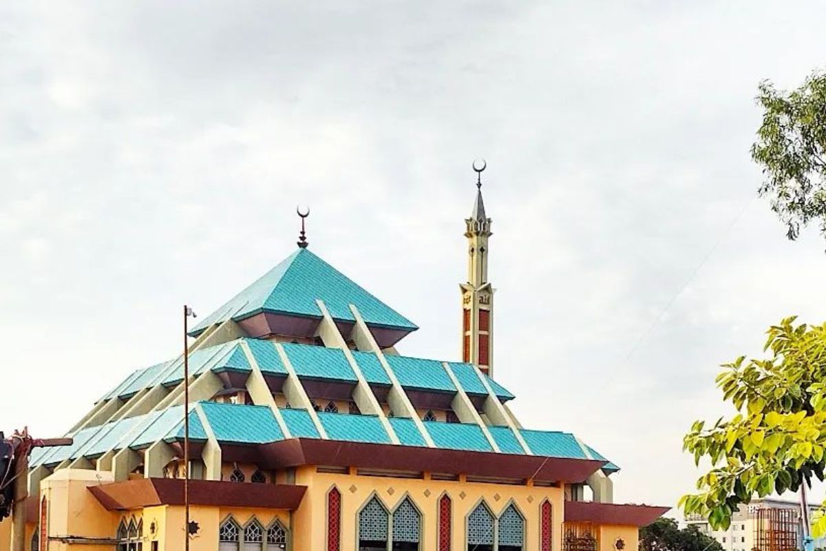 Atap limas Masjid Agung Batam.jpg