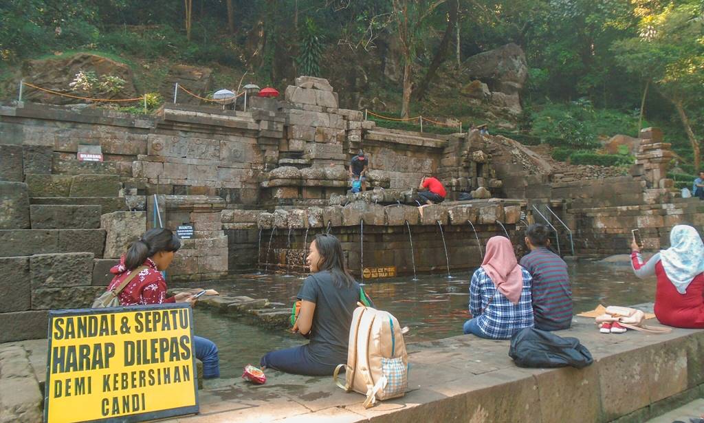 Candi Jolotundo Mojokerto.jpg