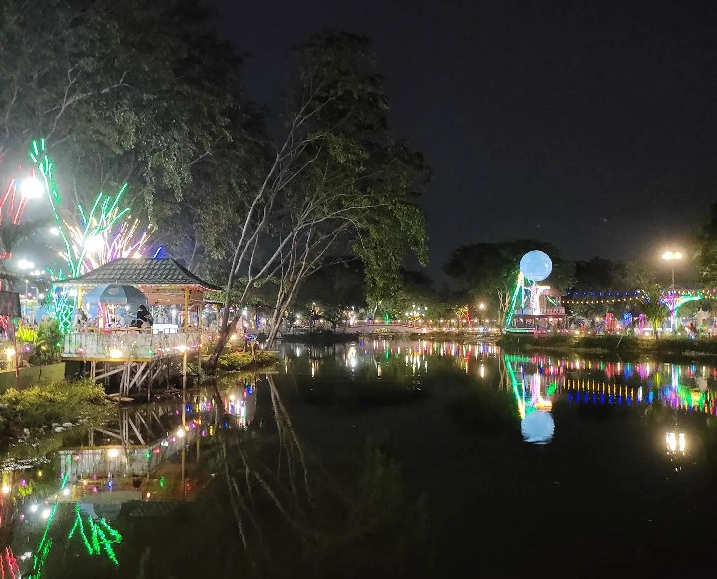 Danau Buatan yang Indah.jpg