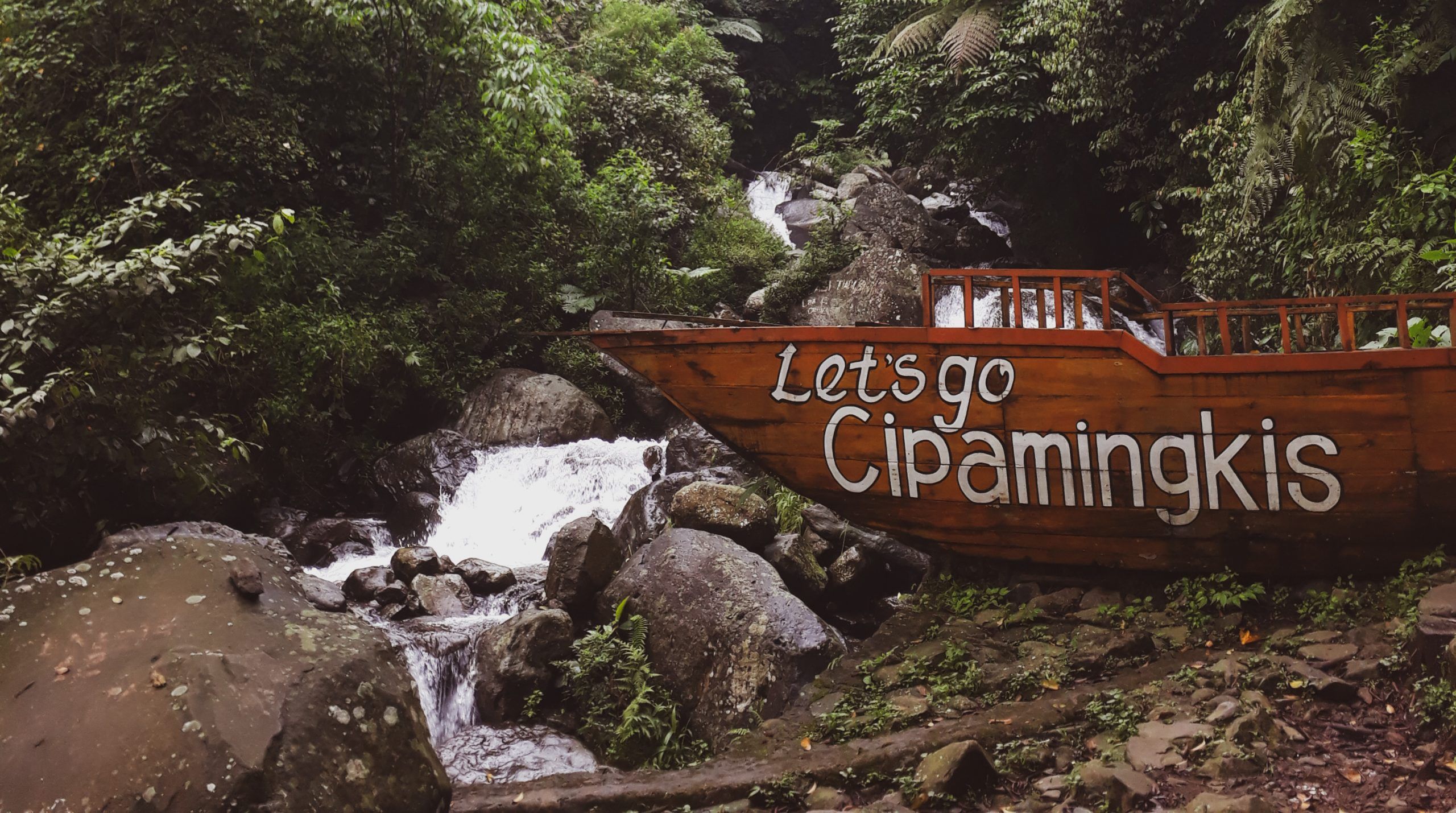 Daya Tarik Curug Cipamingkis.jpg