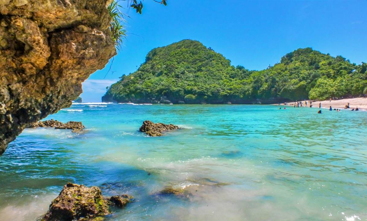 Daya Tarik Pantai Asmara Malang.jpg