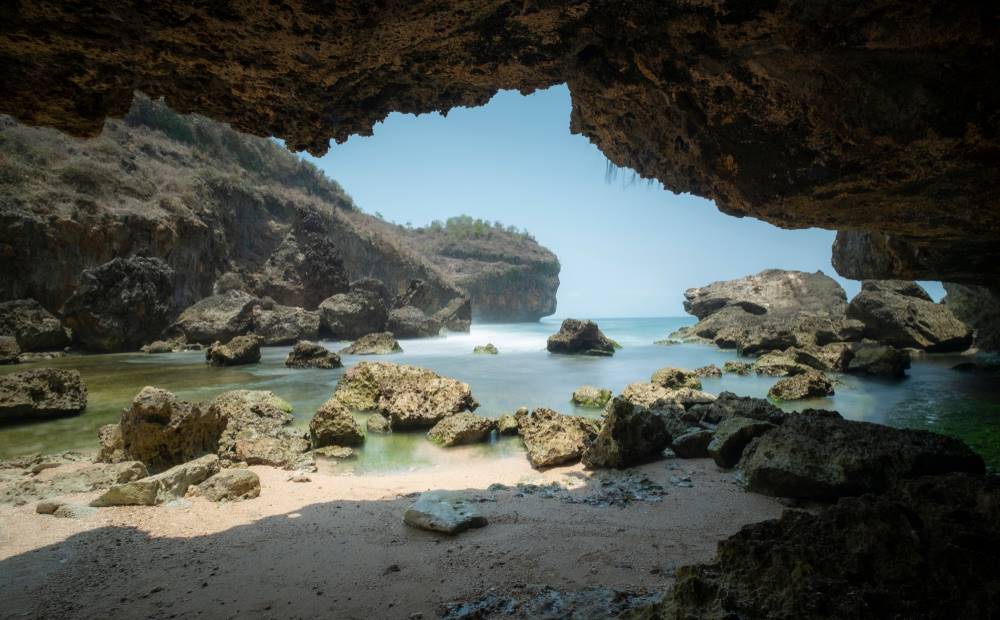 Daya Tarik Pantai Wohkudu Jogja.jpg