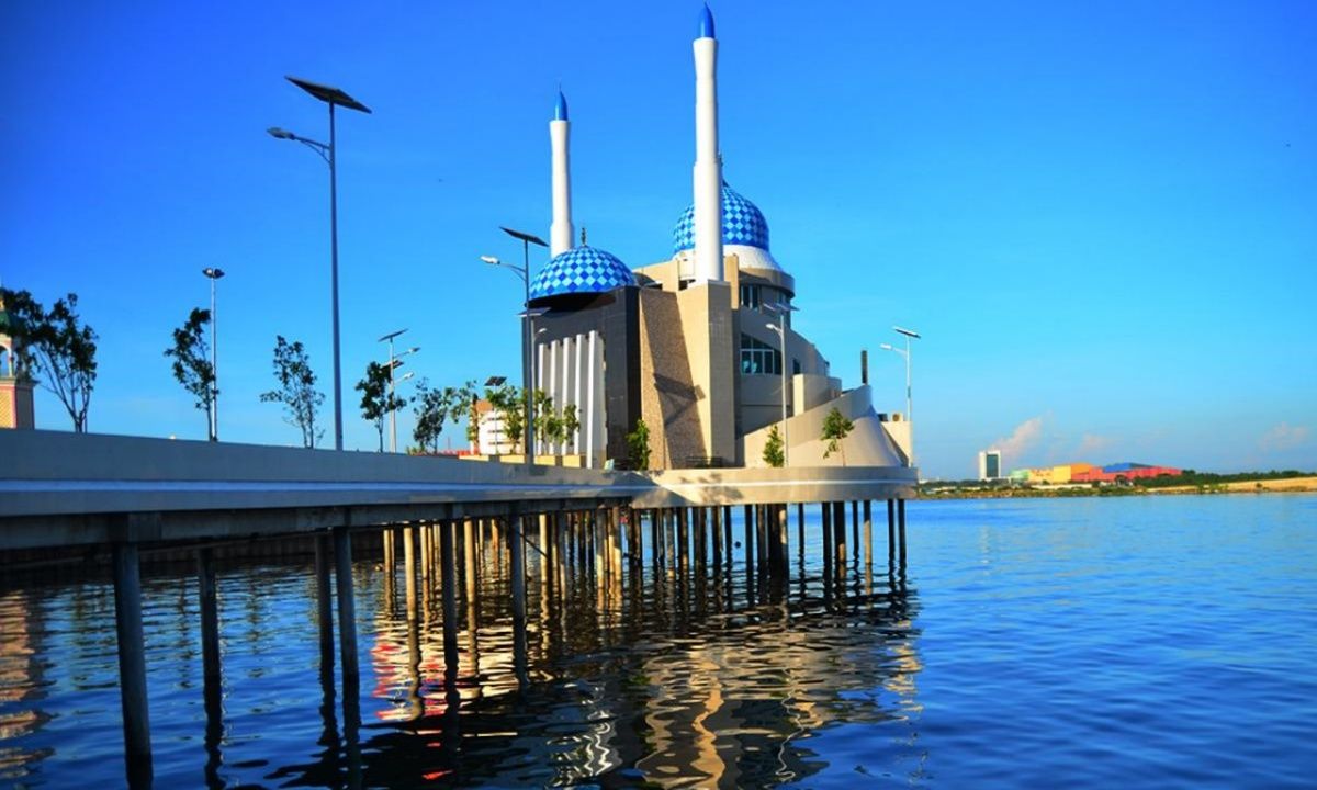 Keunikan Masjid Terapung Makassar.jpg