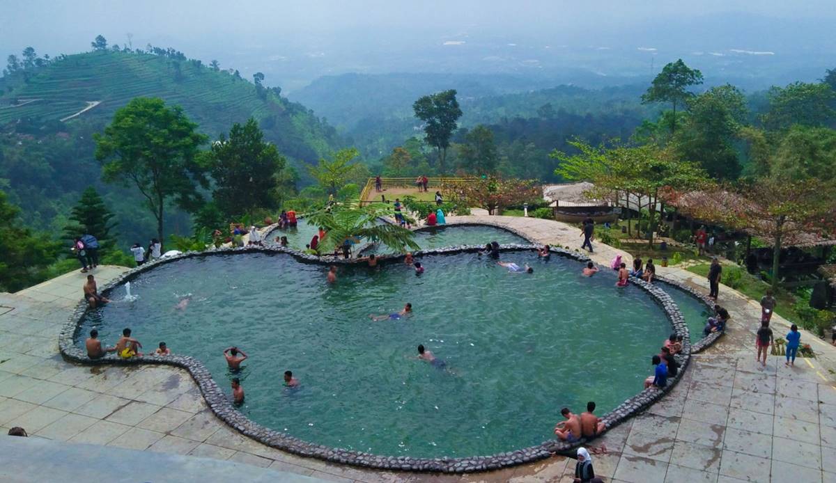 Kolam Renang di Semarang.jpg